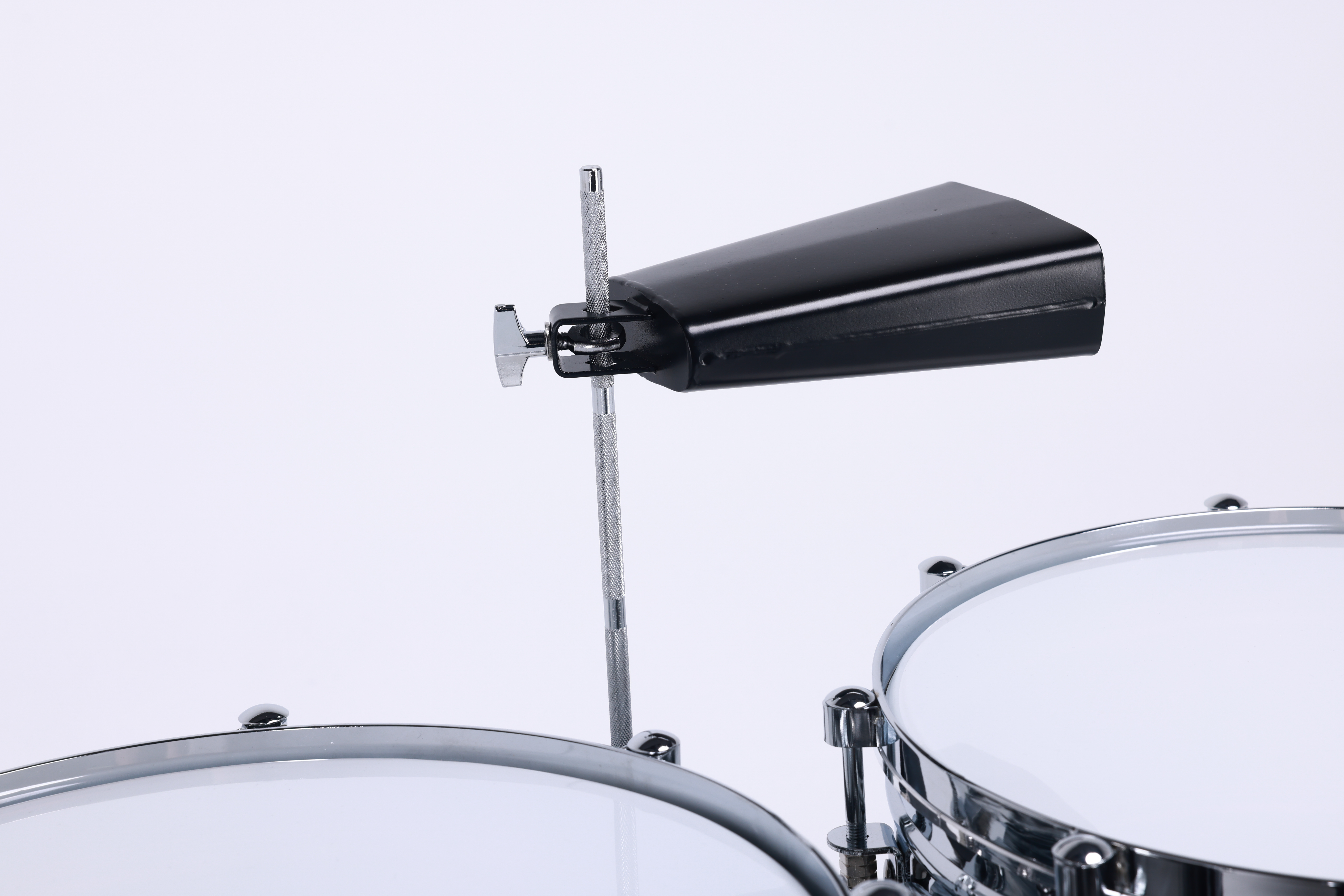 TM100C Перкуссионный барабан общего назначения с синтетической головкой и коровьими колокольчиками