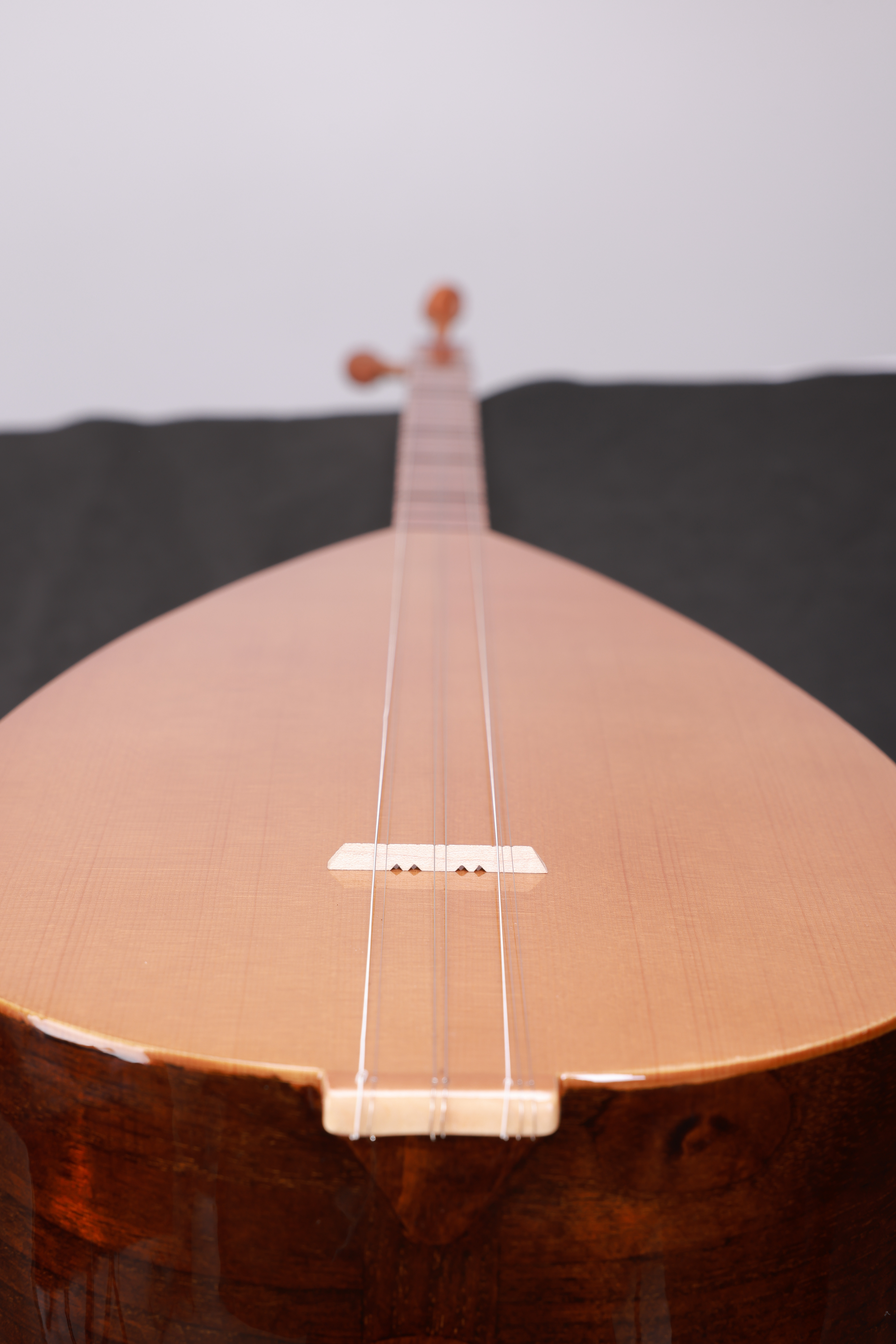 Турецкий традиционный инструмент Баглама с длинным грифом, цельный саз