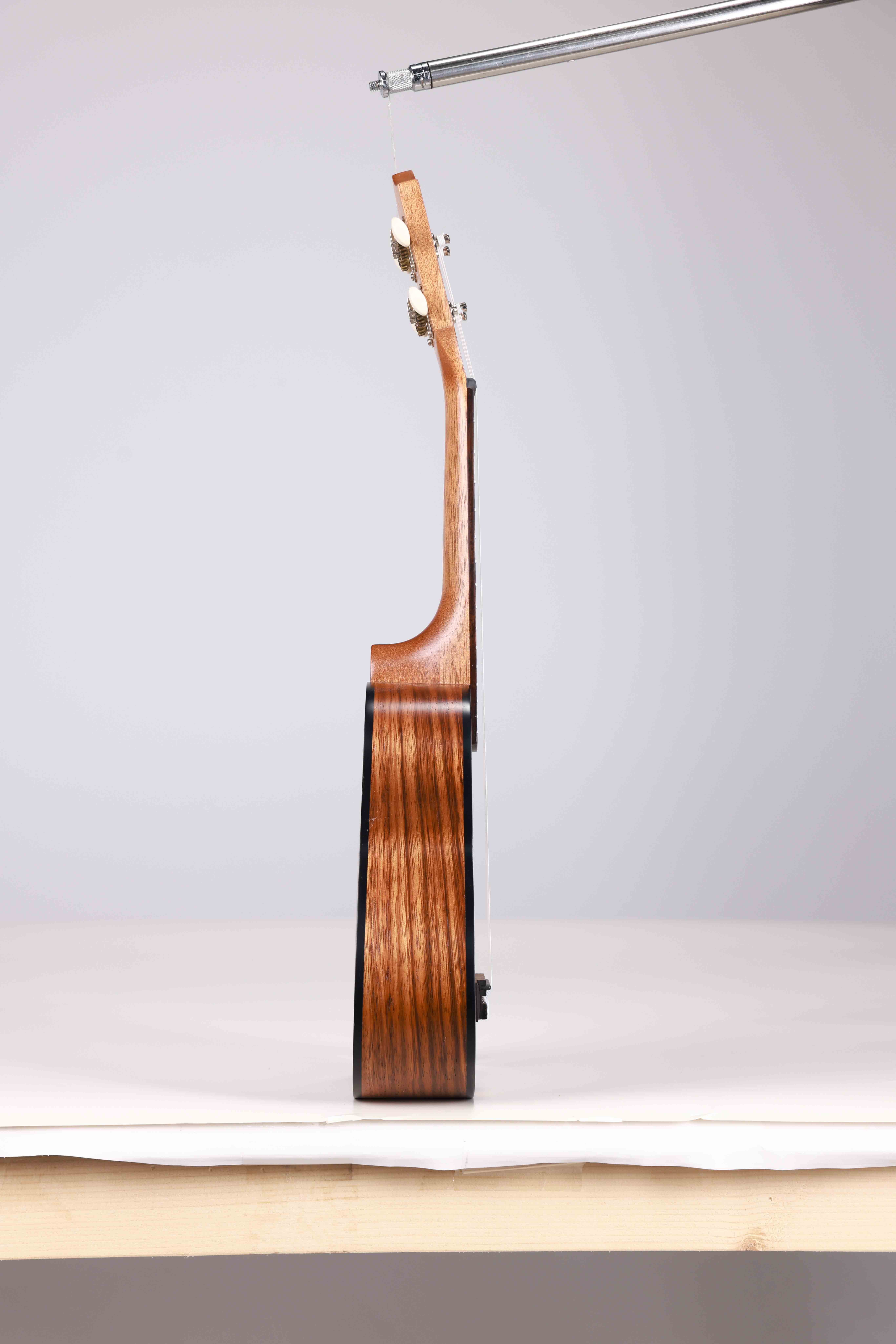 AU603-23 ​​Winzz Quality Concert Koa (белое волокно), фанерная 23-дюймовая гавайская гитара, сделано в Индонезии