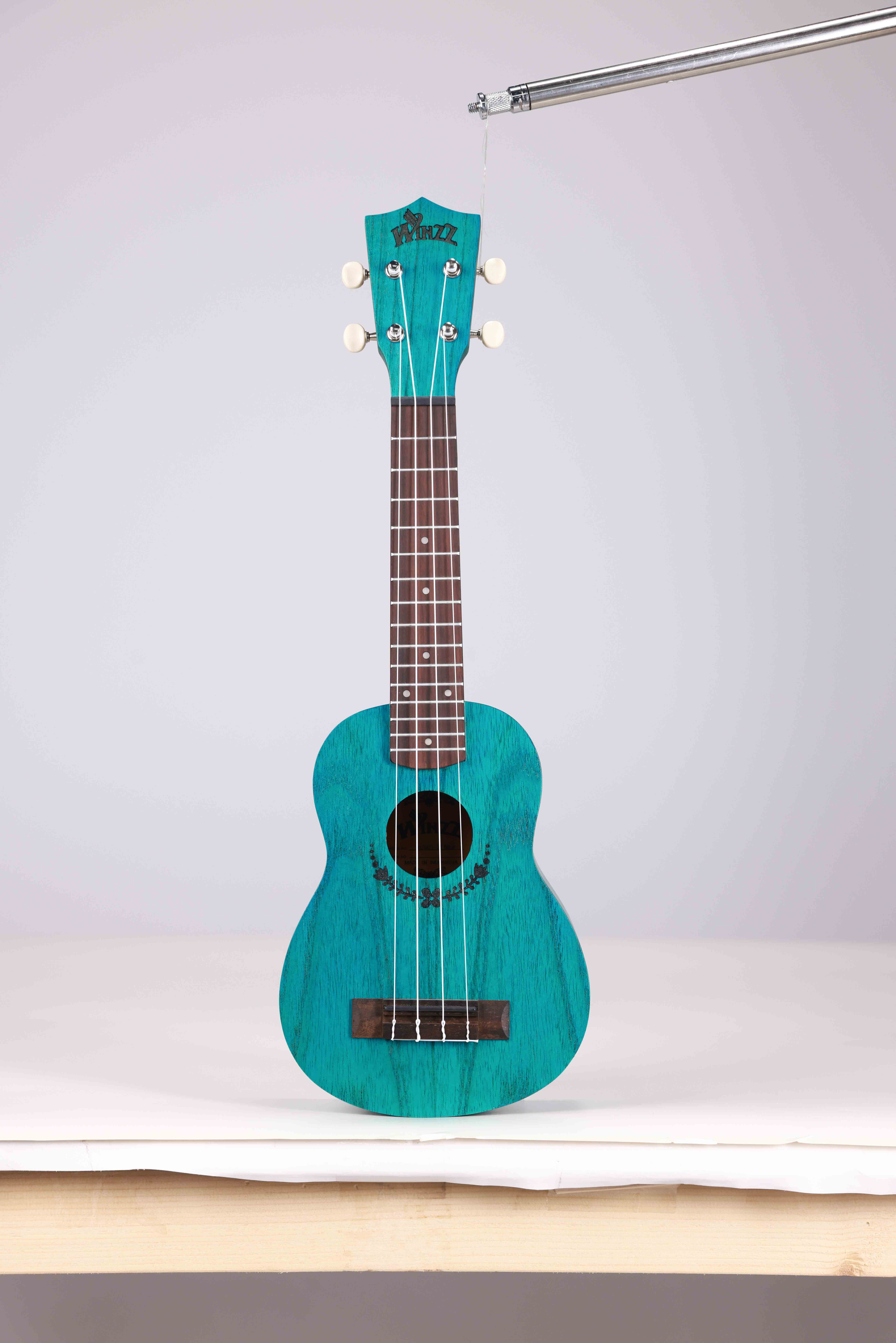 AU605-21 Winzz Colorful Soprano 21-дюймовая гавайская гитара, сделано в Индонезии