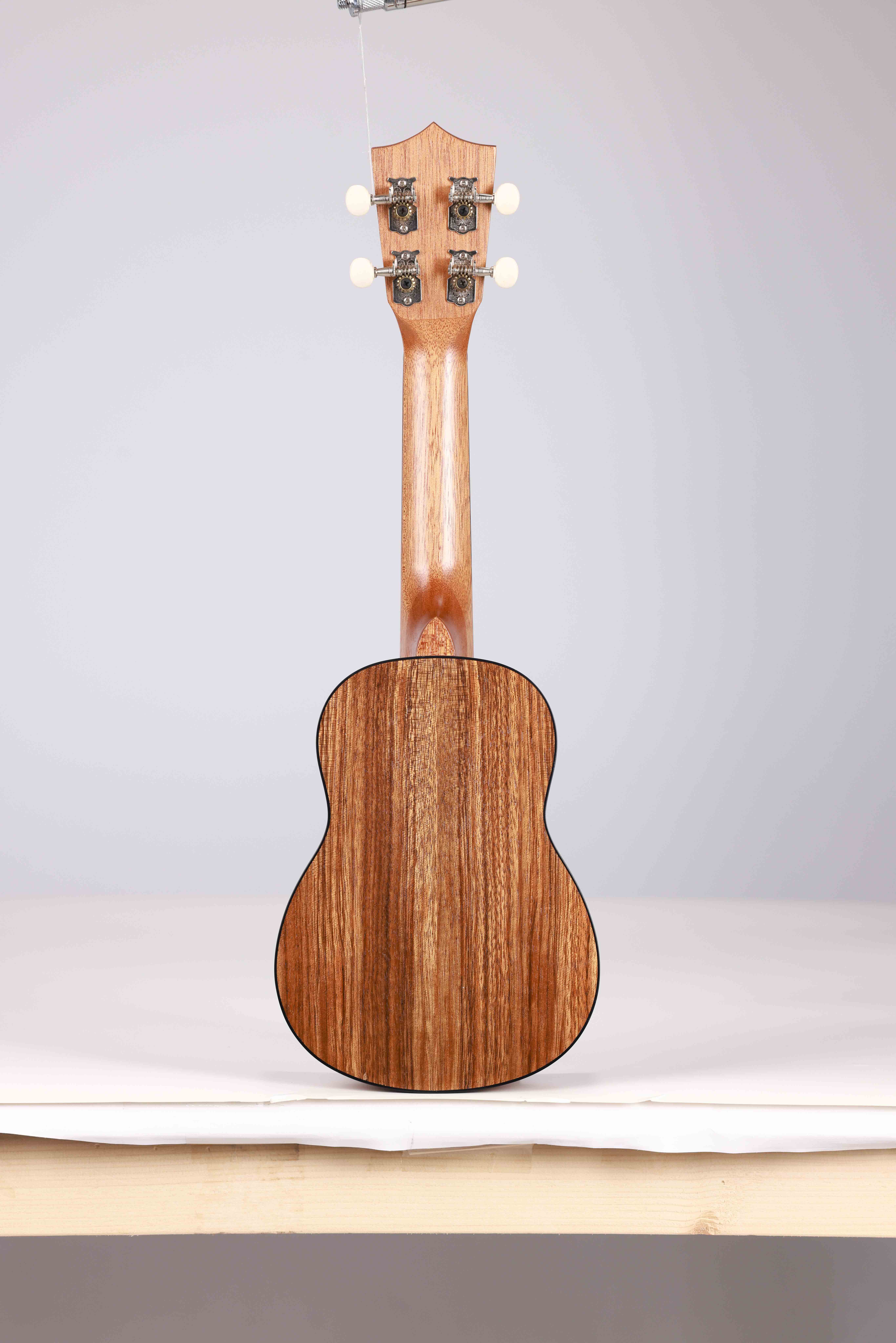 AU603-23 ​​Winzz Quality Concert Koa (белое волокно), фанерная 23-дюймовая гавайская гитара, сделано в Индонезии