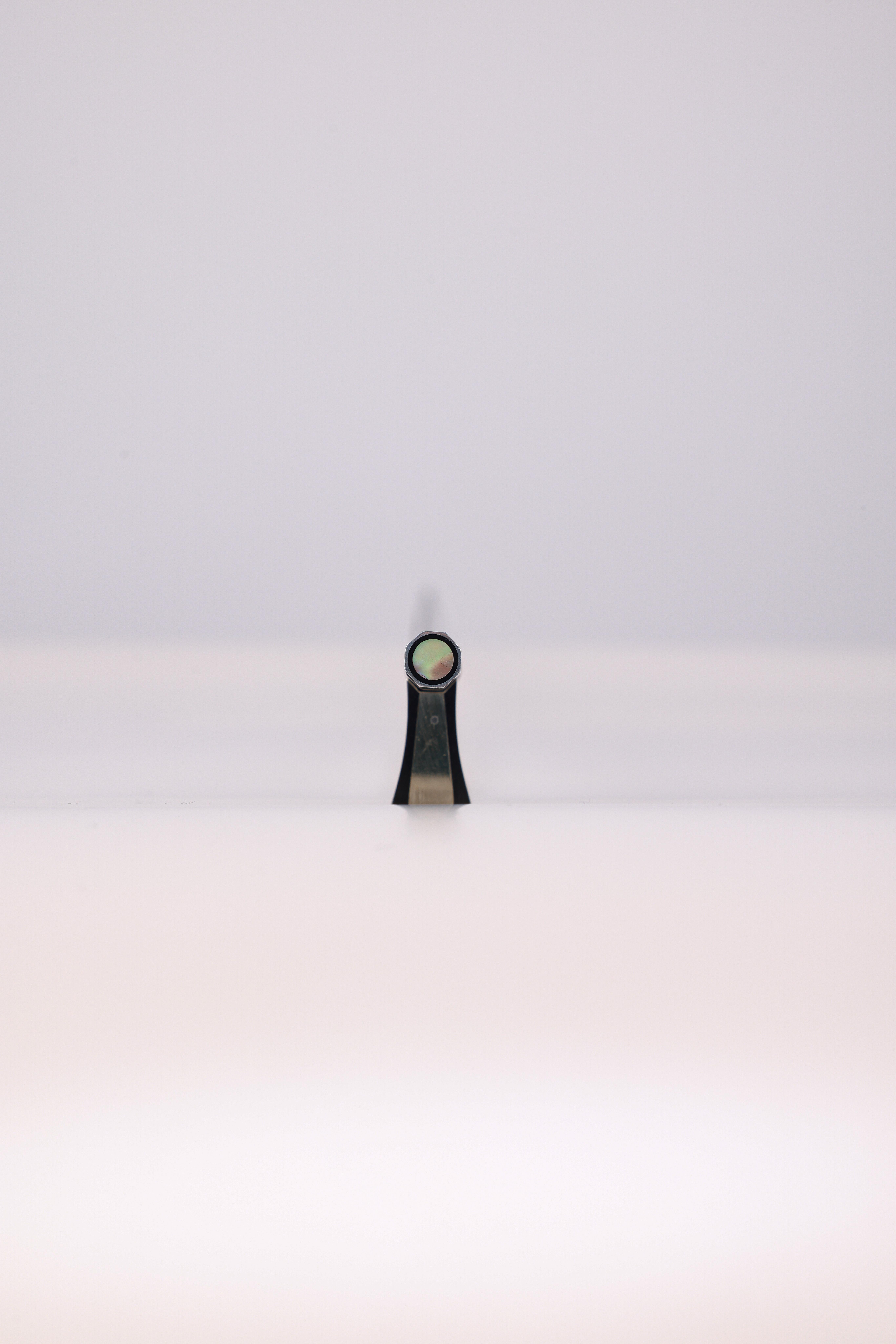 Высококачественный смычок для скрипки из углеродного волокна с вырезанной вручную лягушкой из черного дерева (WV885CH-G)