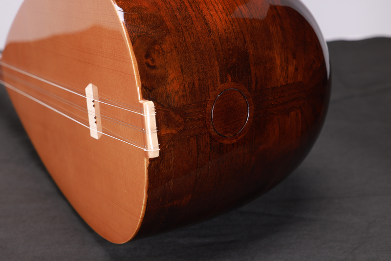 Турецкий традиционный инструмент Баглама с длинным грифом, цельный саз