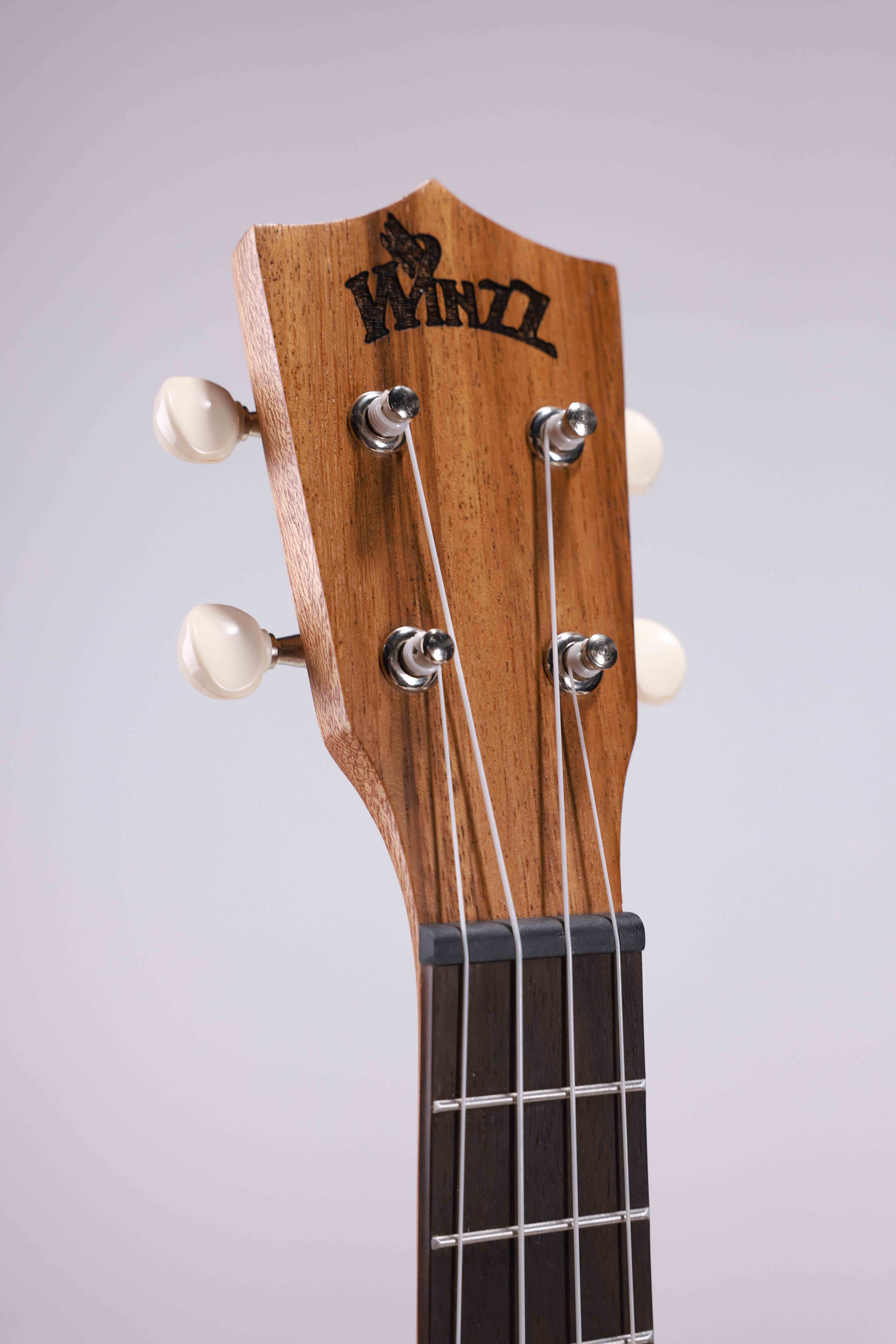 AU604-21 Winzz Quality Teak Soprano (белое волокно) Фанера 21 дюйм Гавайская гитара Сделано в Индонезии