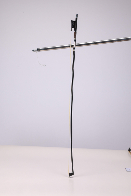 Высококачественный смычок для скрипки из углеродного волокна с вырезанной вручную лягушкой из черного дерева (WV885CH-G)